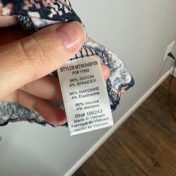 Bobeau floral flowy sleeved top - Picture 4 of 5